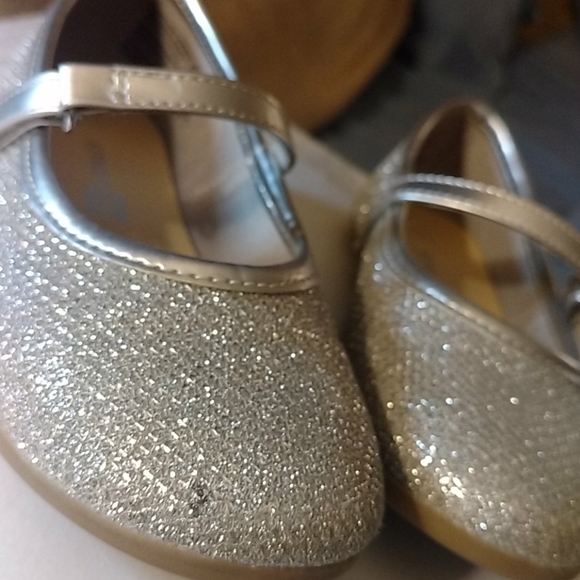 Little girl shoes size 7.5 - Picture 9 of 16